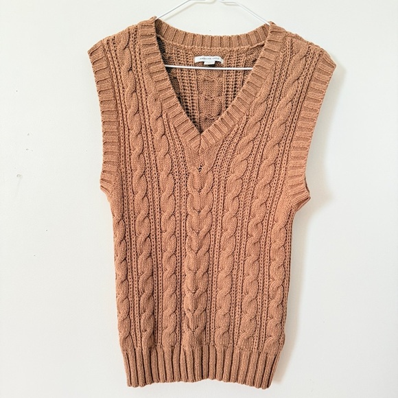 American Eagle Outfitters Brown Cable Knit V-Neck Sweater - Picture 1 of 4